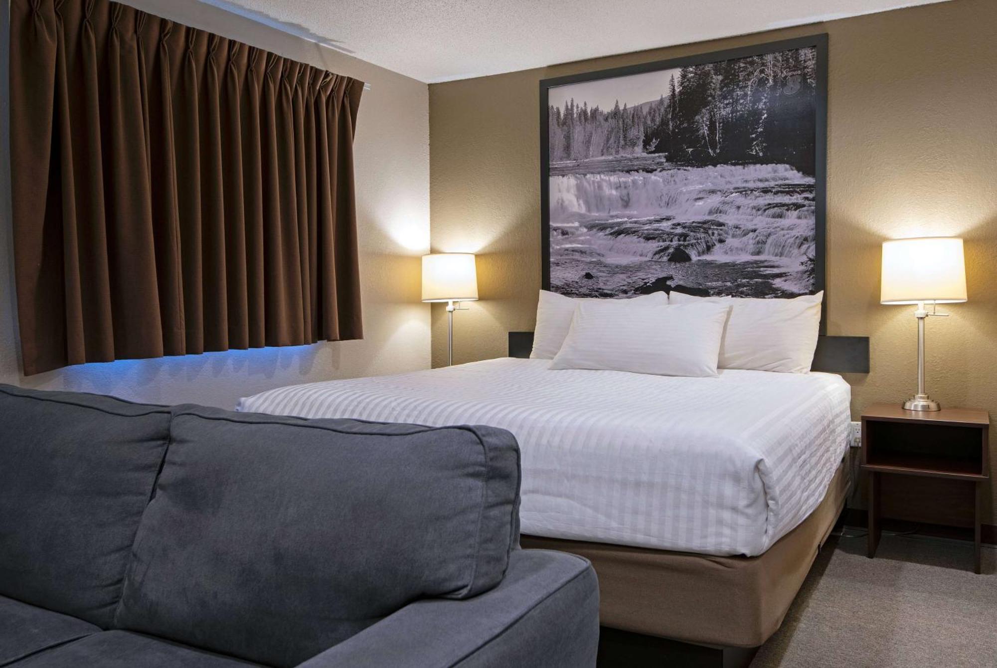 מלון Super 8 By Wyndham Kamloops On The Hill מראה חיצוני תמונה