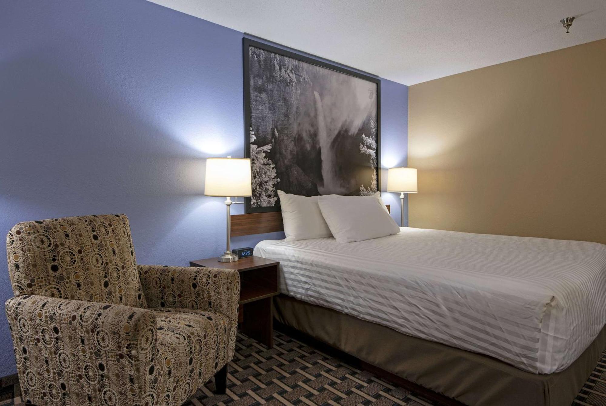 מלון Super 8 By Wyndham Kamloops On The Hill מראה חיצוני תמונה