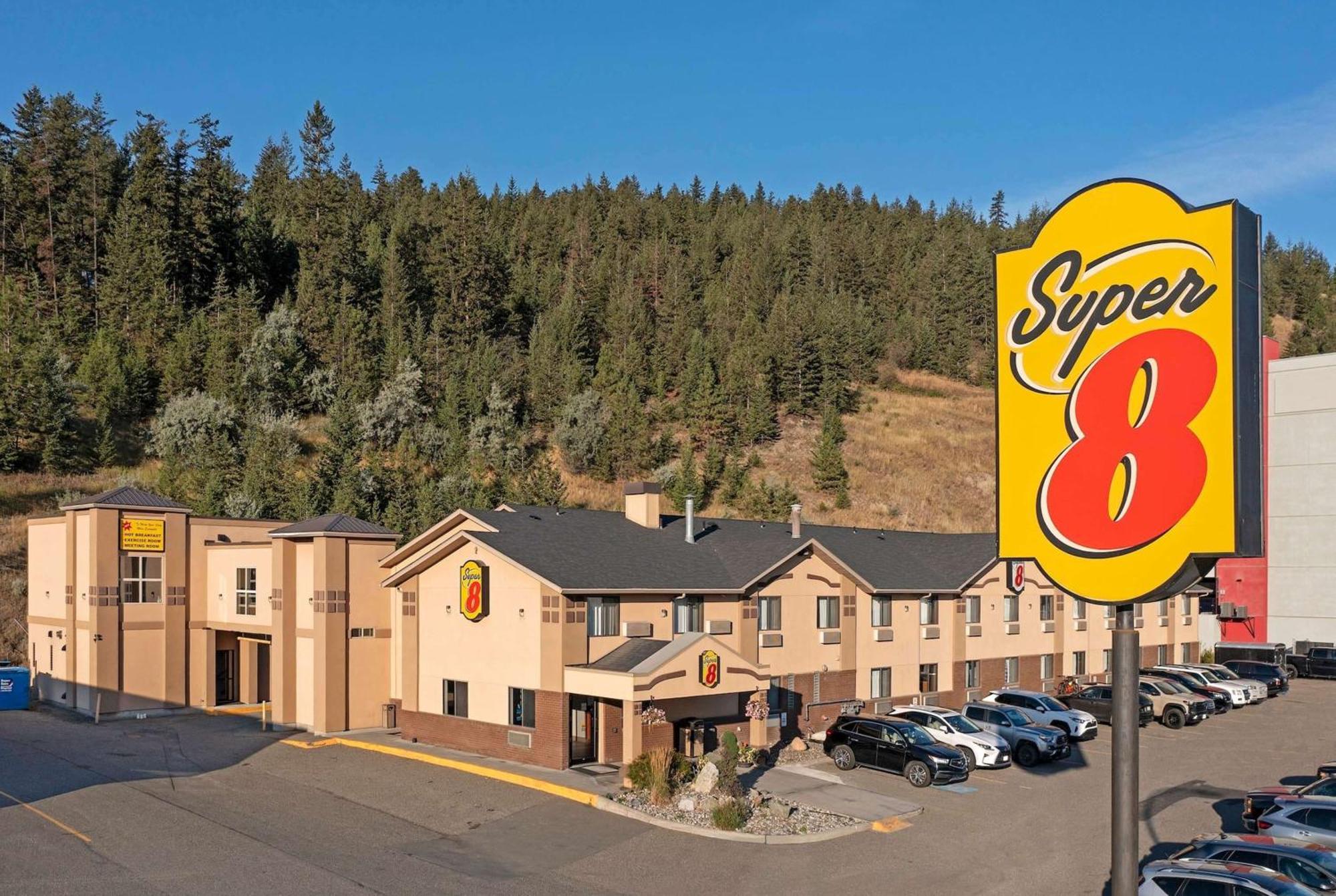 מלון Super 8 By Wyndham Kamloops On The Hill מראה חיצוני תמונה